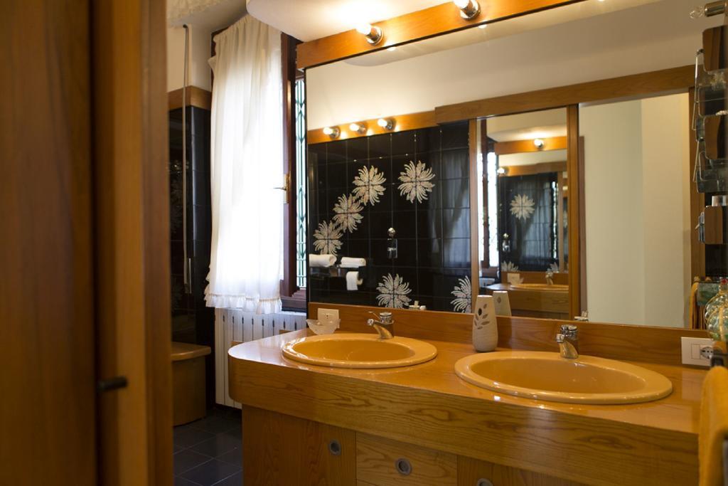 Fiera Monterosa 11 Apartment Milano Rum bild