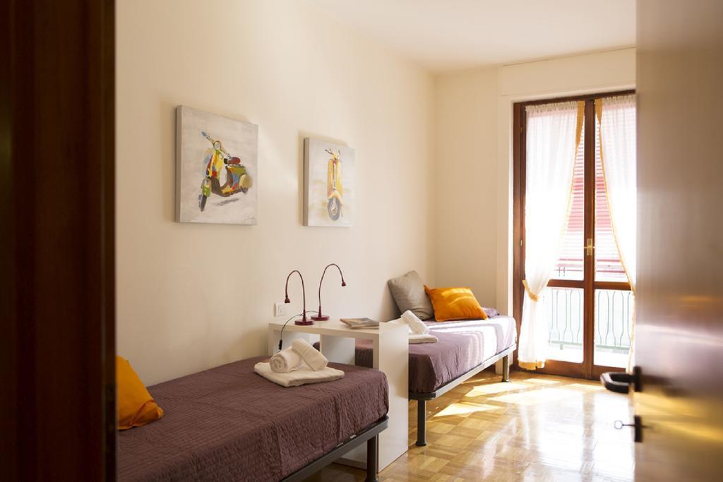 Fiera Monterosa 11 Apartment Milano Rum bild